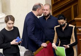 Народні депутати розмовляють