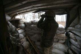Ukrainian servicemen