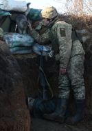 Ukrainian servicemen