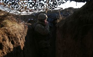Ukrainian servicemen