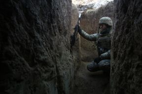 Ukrainian servicemen