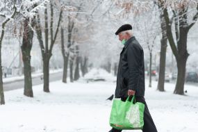 Man wearing a respiratory mask in Lviv