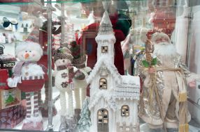 Figures of Santa Claus and snowmen