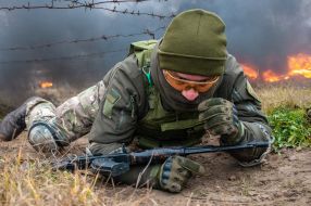The territorial defense fighter passes the obstacle course