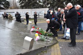 Laying flowers at the monument to the "Heroes of Chernobyl"