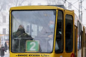 Passenger wearing a facе mask in a tram