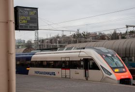 Slobozhansky Express train on the platform of Kharkiv-Pasazhyrsky station