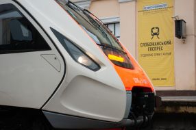 Slobozhansky Express train on the platform of Kharkiv-Pasazhyrsky station