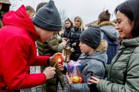 Торжественная церемония передачи вифлеемского огня мира общине города