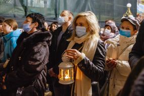 Торжественная церемония передачи вифлеемского огня мира общине города