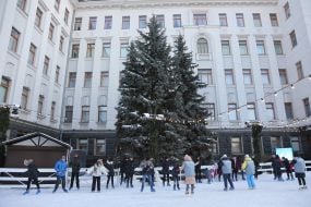 Каток возле Офиса президента в Киеве