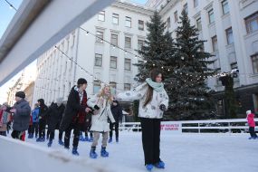 Каток возле Офиса президента в Киеве