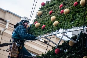 Installation of New Year's illumination
