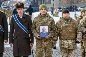 Учасники урочистостей з нагоди повернення бійців 128-ї окремої гірсько-штурмової Закарпатської бригади