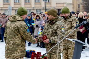 Oleg Goncharuk presents awards