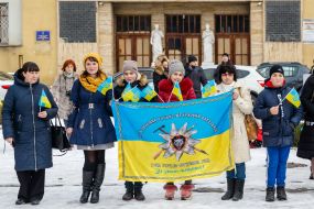 Учасники урочистостей з нагоди повернення бійців 128-ї окремої гірсько-штурмової Закарпатської бригади