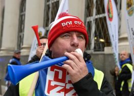A man in a hat with the inscription Polska