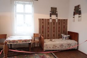 Хата-плебанія Андрія Бандери селі Старий Угринів