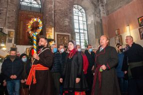 Carolers in the temple