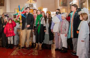 Carolers in the temple