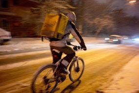 The courier of the Glovo delivery service
