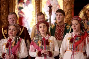 Christmas carols and chants performed by the academic Volyn folk choir