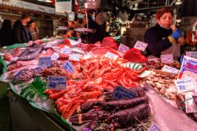 Торговля морепродуктами на рынке Сан-Жузеп