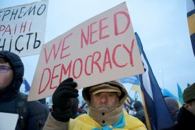 Supporters of Poroshenko near the airport "Kyiv"