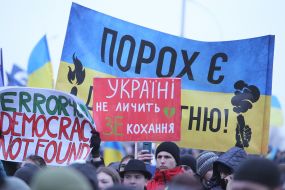 Supporters of Poroshenko near the airport "Kyiv"