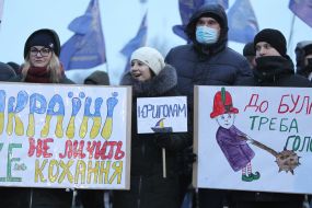 Supporters of Poroshenko near the airport "Kyiv"