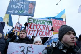 Supporters of Poroshenko near the airport "Kyiv"