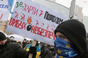 Supporters of Poroshenko near the Pechersky District Court of Kyiv