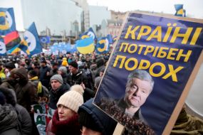 Supporters of Poroshenko near the Pechersky District Court of Kyiv