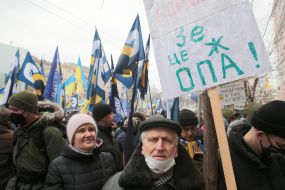 Supporters of Poroshenko near the Pechersky District Court of Kyiv