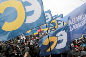 Supporters of Poroshenko near the Pechersky District Court of Kyiv