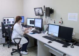 В операторській лінійного прискорювача