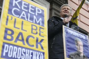 Петр Порошенко  возле здания Печерского райсуда