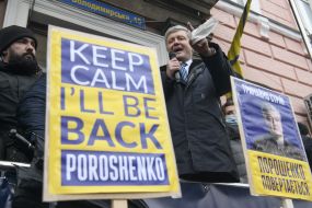 Петр Порошенко  возле здания Печерского райсуда