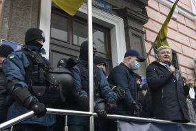 Петр Порошенко  возле здания Печерского райсуда