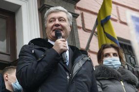 Петр Порошенко  возле здания Печерского райсуда