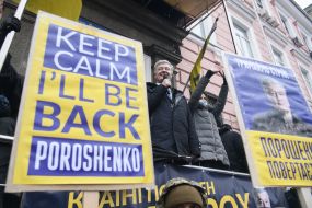 Петр Порошенко  возле здания Печерского райсуда