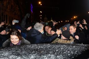 Петр Порошенко и Марина Порошенко возле здания Печерского райсуда