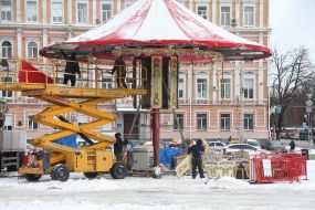 Dismantling of the carousel on Sophia Square in Kiev