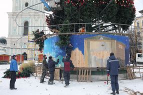 Dismantling of the main Christmas tree on Sophia Square in Kyiv