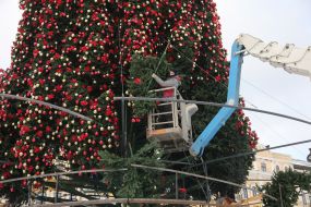 Dismantling of the main Christmas tree on Sophia Square in Kyiv