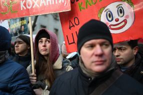Petro Poroshenko's supporters are marching down the street