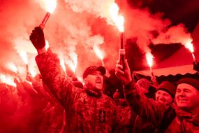 Petro Poroshenko's supporters light fires