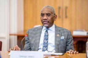 Грегорі Мікс