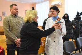 Volunteers brought sweets for the military to the Zaporozhye Military Hospital