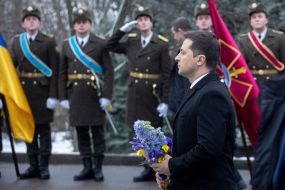 Volodymyr Zelenskyi took part in the ceremony of honoring the Heroes of Kruty
